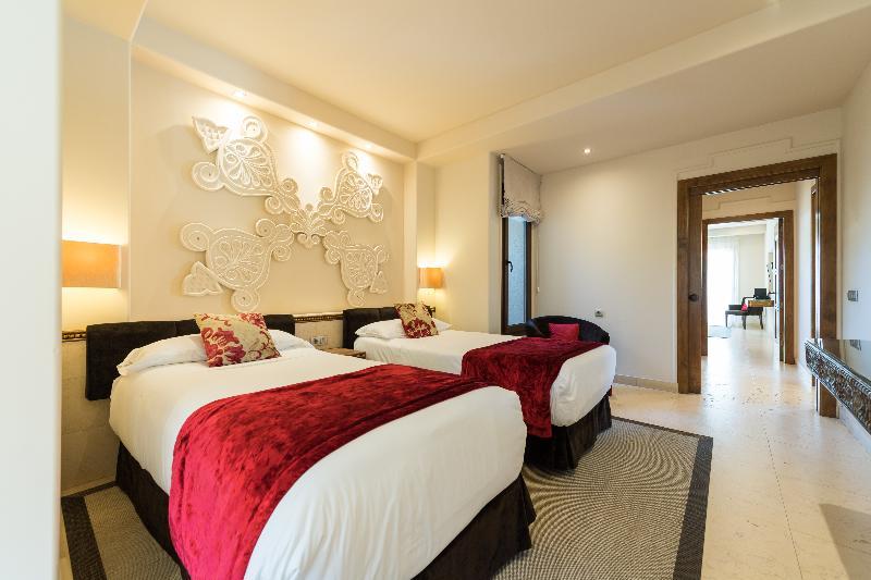 Gran Alondra Hotel ปูแอร์โตเดลคาร์เมน ภายนอก รูปภาพ